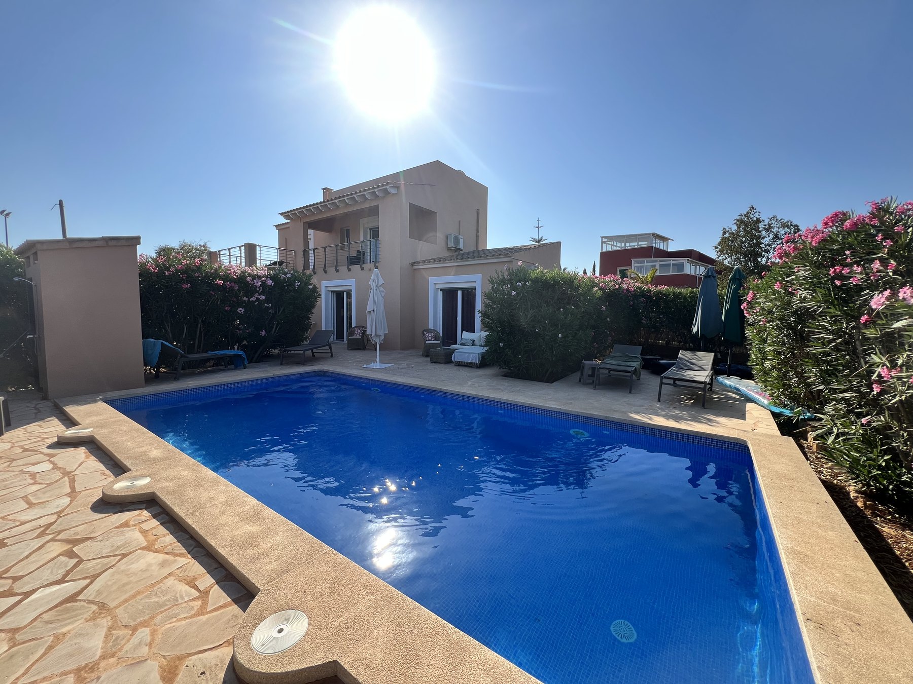 Casa Luz Solar – Ansicht mit Pool