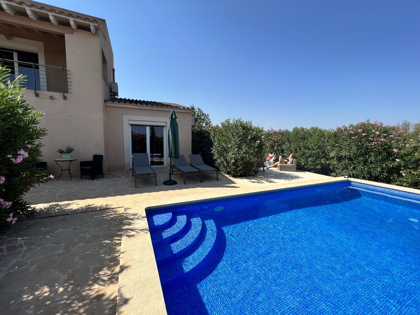 Pool 8x4 m mit Terrasse