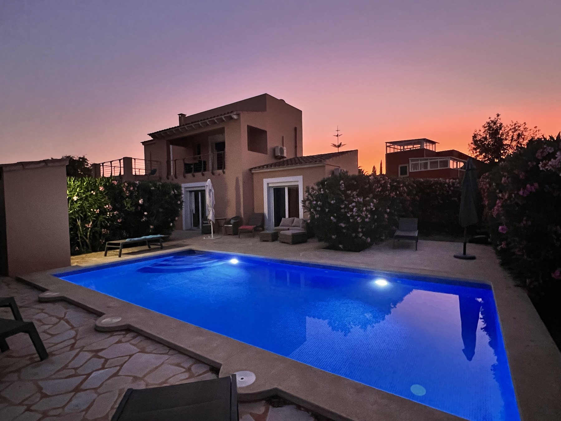 Sonnenuntergang am Pool